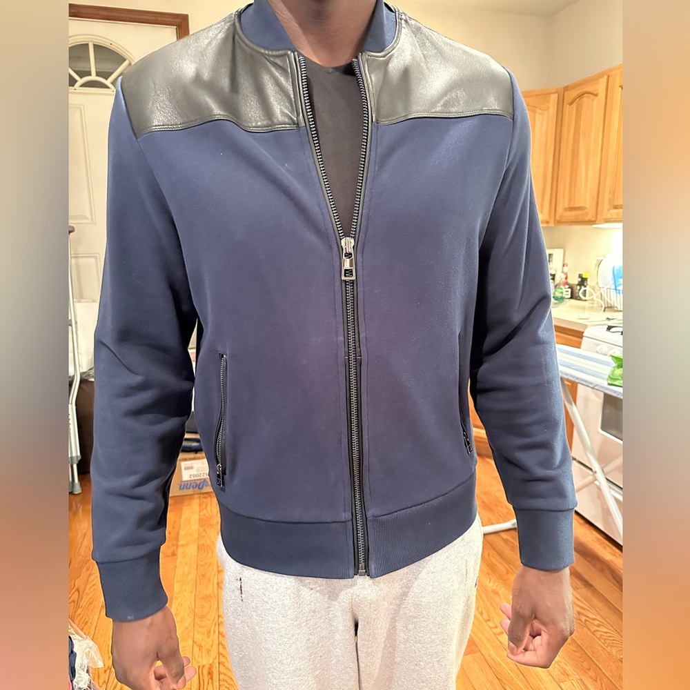 Michael Kors Men’s navy blue jacket. Size large. Excellent condition